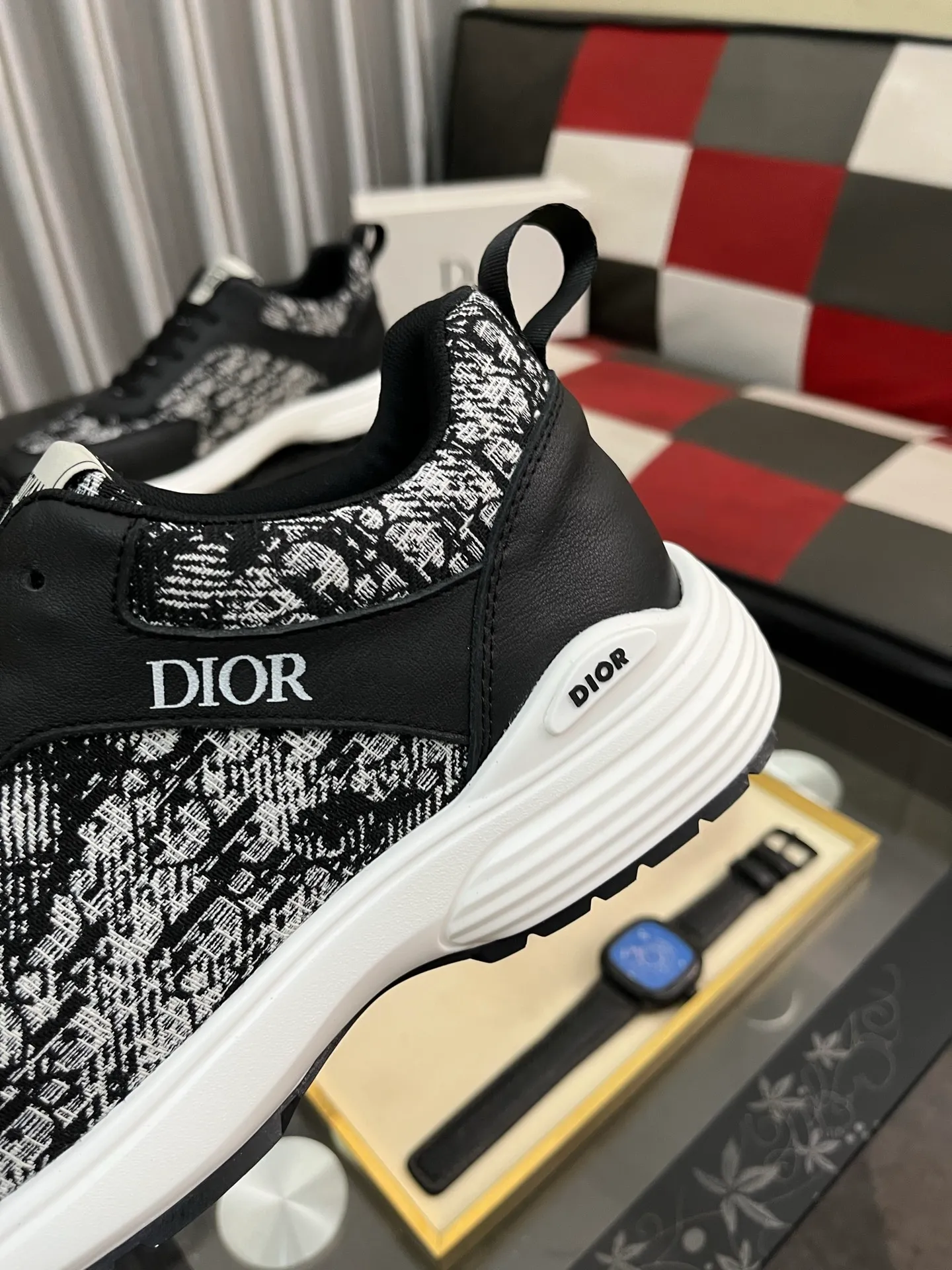 Men's shoes 💰440⌚️⌚️[Dior] The toe box is designed to be a bit wider. The upper foot comfort is perfect. The thread is beautiful. It fits the pants perfectly and is versatile. Decorated with various classic details. It is an ideal choice for daily styling. It can be matched with various casual items to create exquisite looks. Fabric: First-layer cowhide/lining sheepskin TPU original outsole Size: 38-443️⃣Colors available